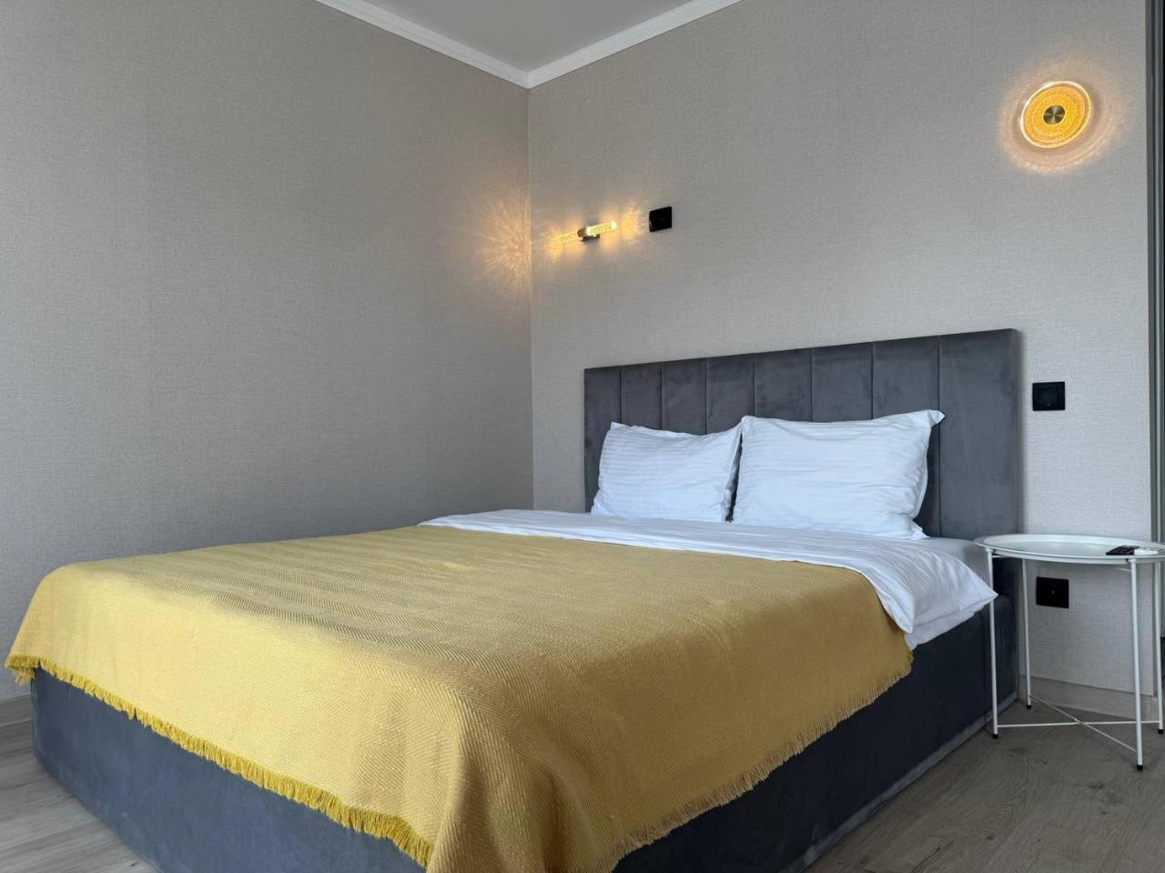 Seven City Apartments Semey Eksteriør billede